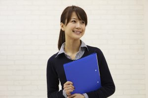 相手に不快感を与えないような服装を