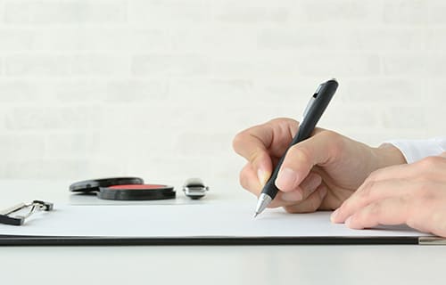 契約書をご確認いただき、体験入店へ