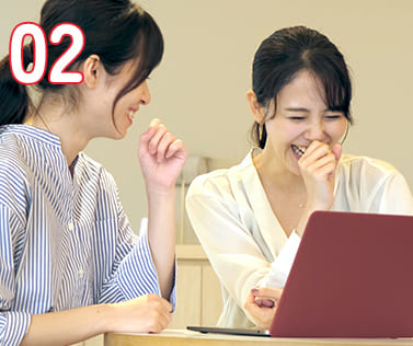 女性スタッフ