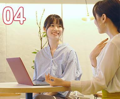 女性スタッフ