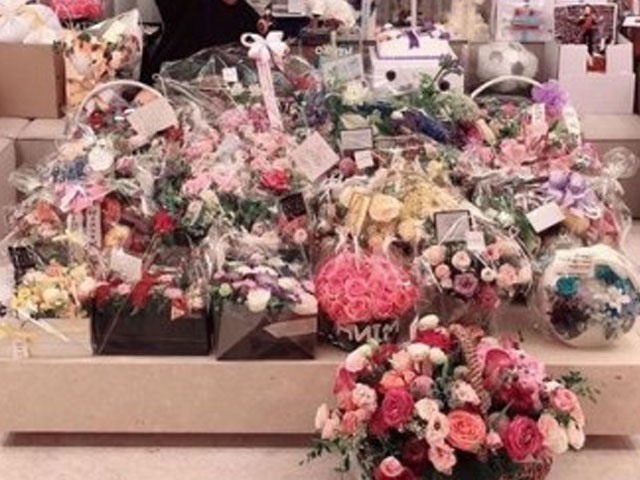 大量のチョコとチャット