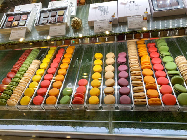 虹色マカロン
