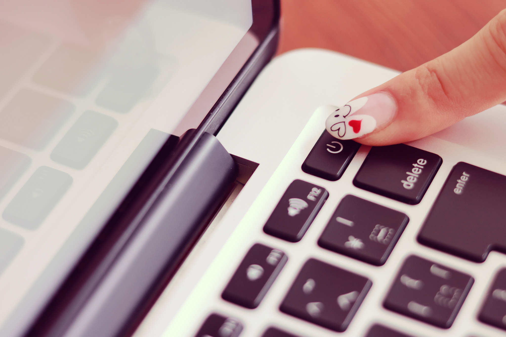 ネイルも見られている？！