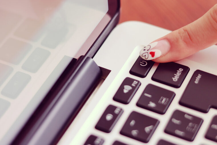 ネイルも見られている？！