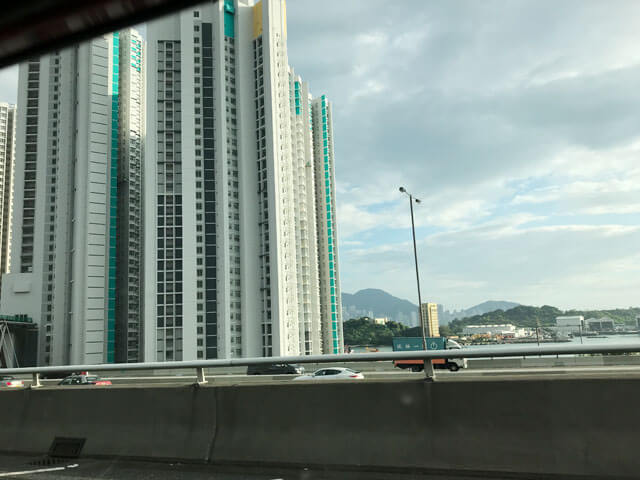 広告と建物と凧と向上心の話①