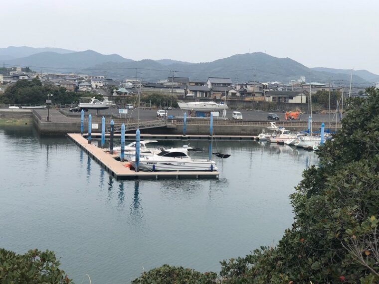 体型や顔に自信がないんですが、チャットレディとしてお仕事できますか？